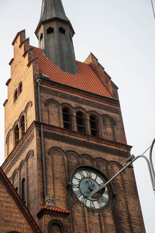 Kristův evangelický kostel (běžně známý jako Červený kostel)