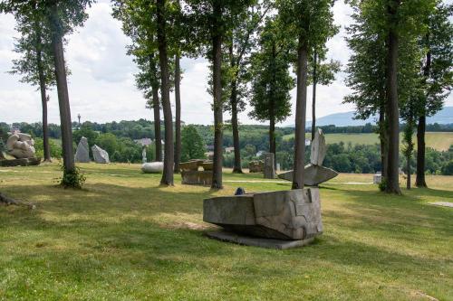 Sochařský park pod Babí Horou